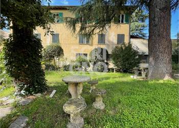 Villa nobiliare con giardino - Pistoia Centro